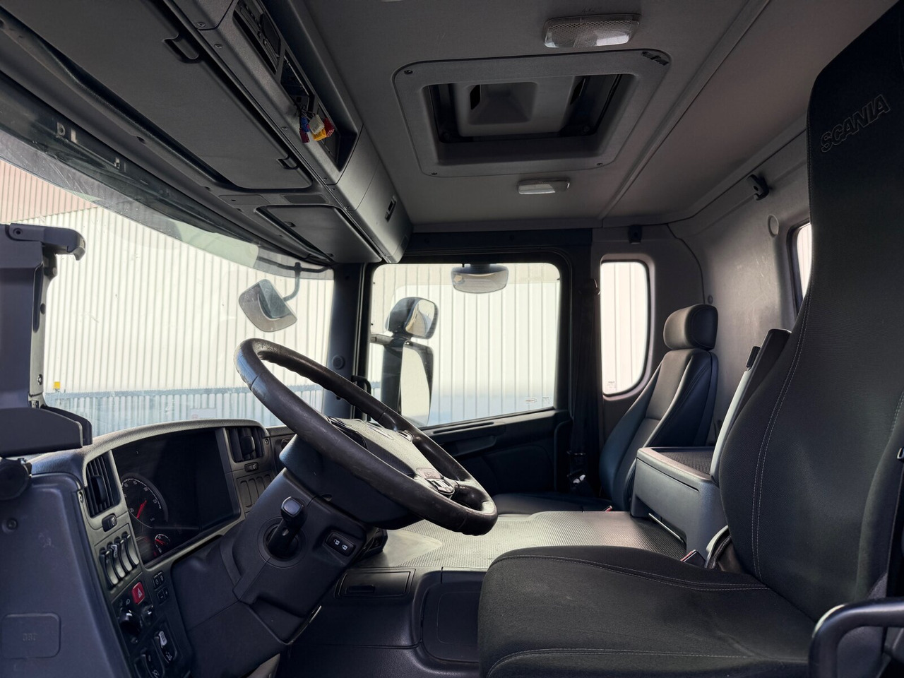 Scania P 320/400 6x2-4 P 320/400 6x2-4, Lenk-/Liftachse, Tele-Absetzanlage, Funk - Camion multibenne: photos 3 Scania P 320/400 6x2-4 P 320/400 6x2-4, Lenk-/Liftachse, Tele-Absetzanlage, Funk - Camion multibenne: photos 3