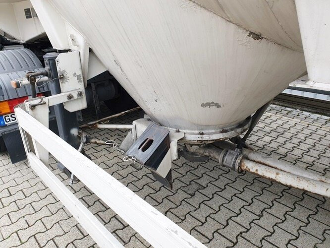 Spitzer SF 2455/4 UN PM SF 2455/4 UN PM Siloaufliger ca. 55m³ - Citerne pulvérulente: photos 2 Spitzer SF 2455/4 UN PM SF 2455/4 UN PM Siloaufliger ca. 55m³ - Citerne pulvérulente: photos 2