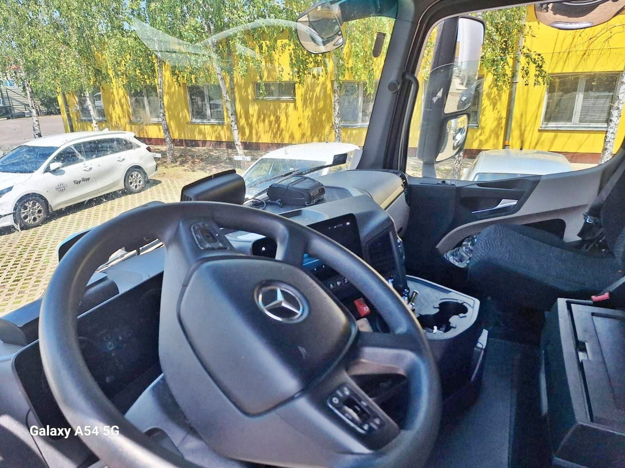 Mercedes-Benz Actros 1846 LS 4x2 Actros 1846 LS 4x2, MultimediaCockpit, StreamSpace, ADR, 3x Vorhanden! - Tracteur routier: photos 4 Mercedes-Benz Actros 1846 LS 4x2 Actros 1846 LS 4x2, MultimediaCockpit, StreamSpace, ADR, 3x Vorhanden! - Tracteur routier: photos 4