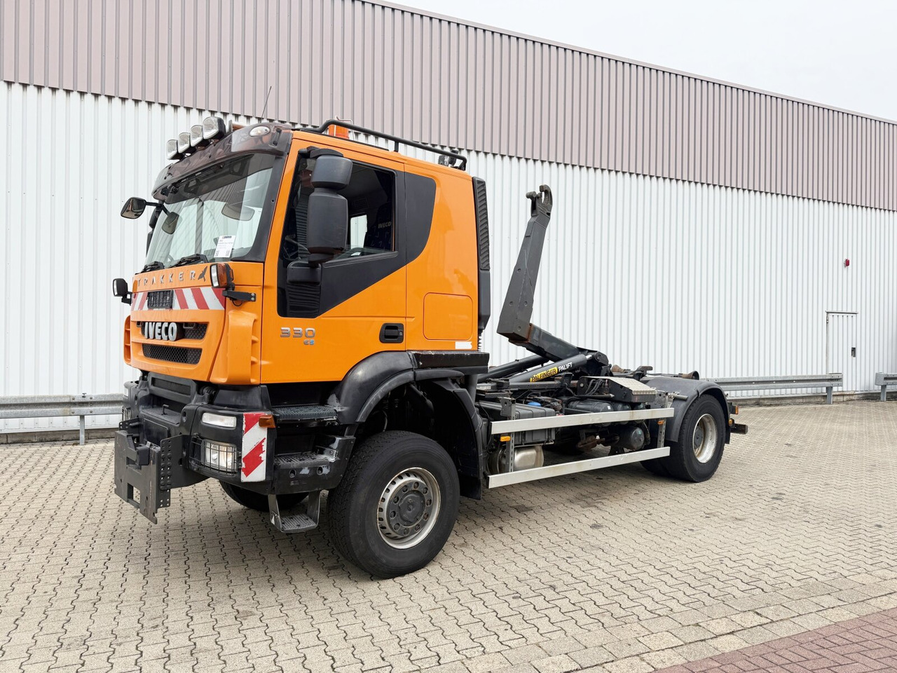 Trakker AT190T33W/P 4x4 Trakker AT190T33W/P 4x4, Winterdienstausstattung - Camion ampliroll: photos 1 Trakker AT190T33W/P 4x4 Trakker AT190T33W/P 4x4, Winterdienstausstattung - Camion ampliroll: photos 1