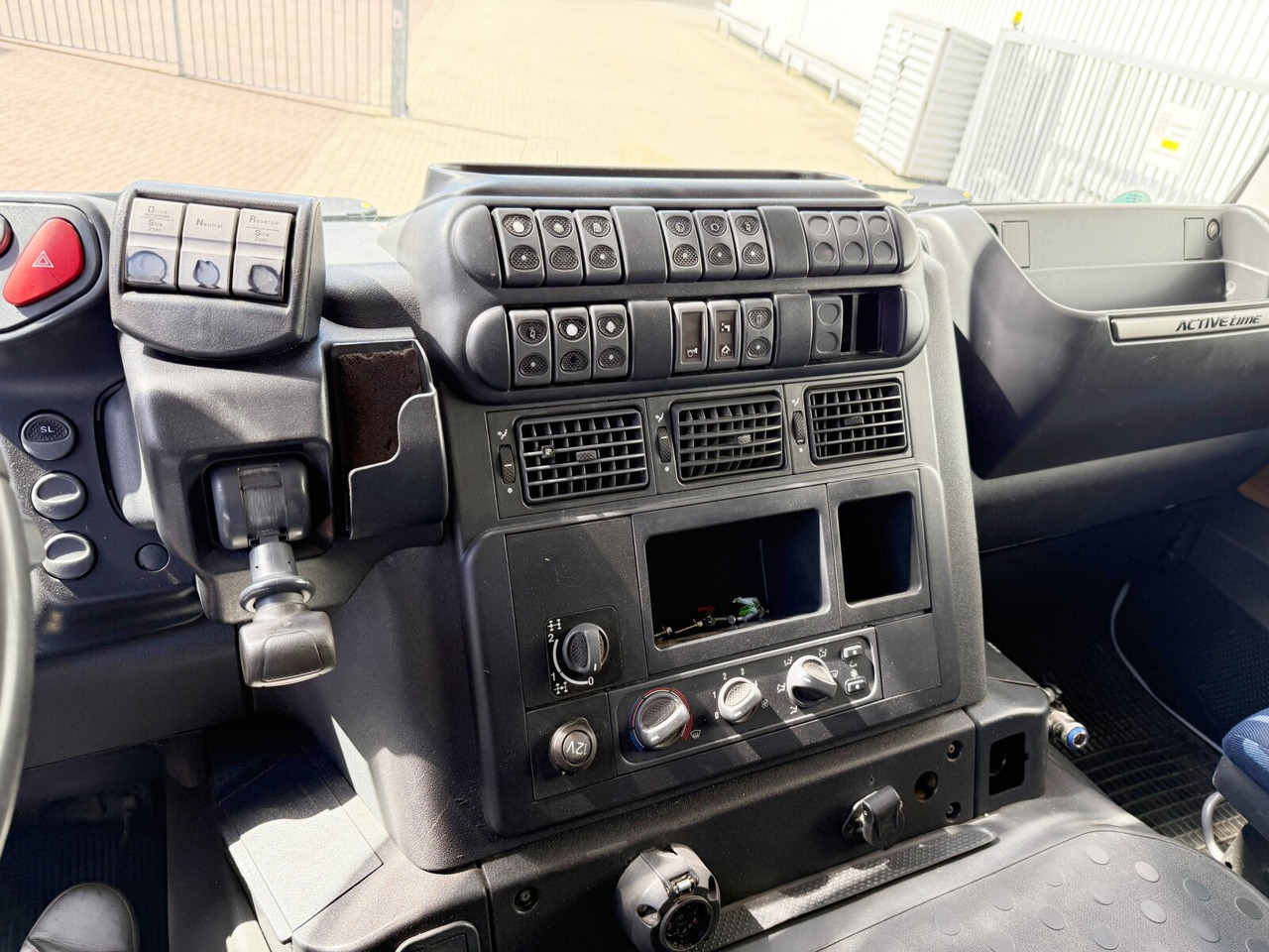 Trakker AT380T45/P 6x4 Trakker AT380T45/P 6x4, EEV - Camion ampliroll: photos 3 Trakker AT380T45/P 6x4 Trakker AT380T45/P 6x4, EEV - Camion ampliroll: photos 3