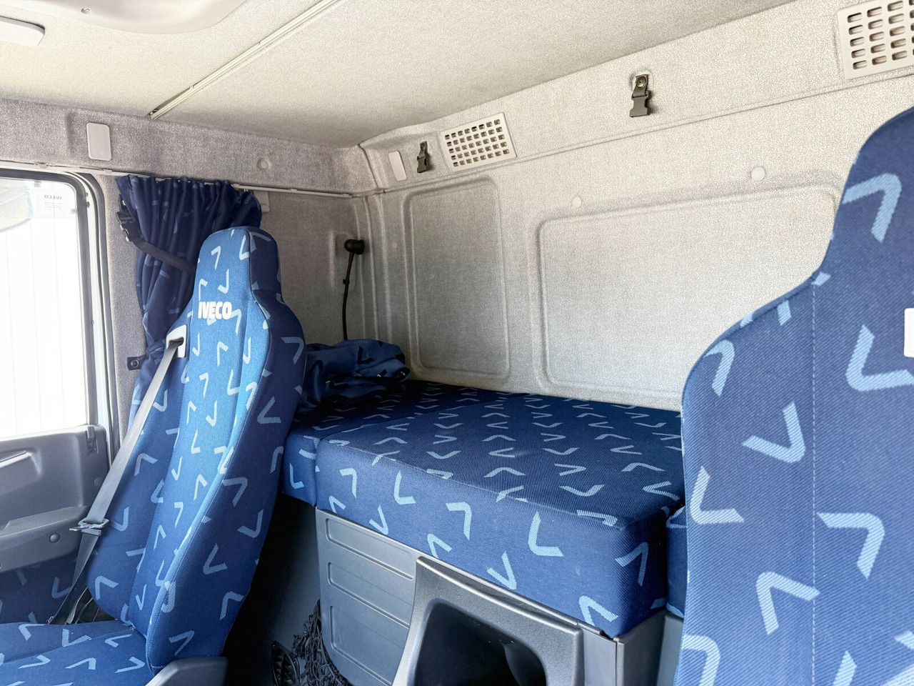 Trakker AT380T45/P 6x4 Trakker AT380T45/P 6x4, EEV - Camion ampliroll: photos 4 Trakker AT380T45/P 6x4 Trakker AT380T45/P 6x4, EEV - Camion ampliroll: photos 4