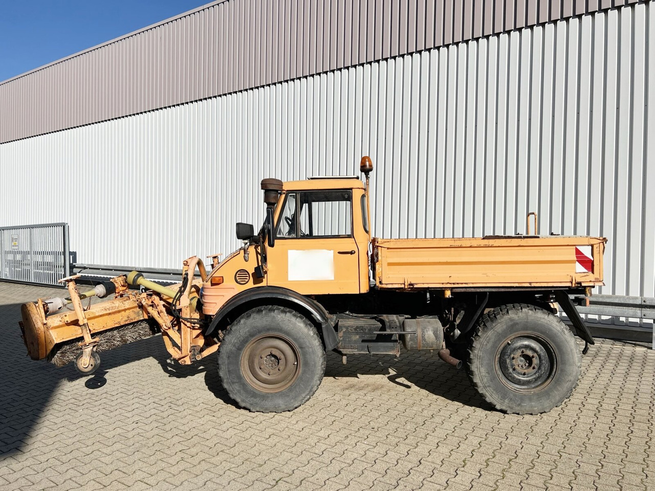 Camion benne, Véhicule de voirie/ Spécial Unimog U84 406 4x4 U84 406 4x4, Kommunalhydraulik, Zapfwelle vorn & hinten, EX-Kommune: photos 11 Camion benne, Véhicule de voirie/ Spécial Unimog U84 406 4x4 U84 406 4x4, Kommunalhydraulik, Zapfwelle vorn & hinten, EX-Kommune: photos 11