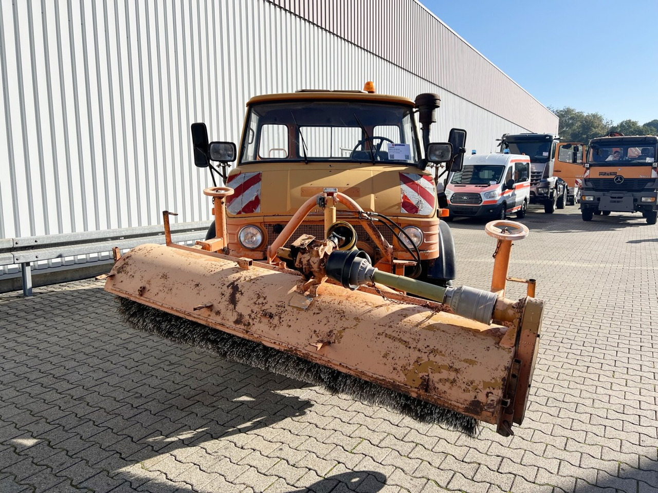 Camion benne, Véhicule de voirie/ Spécial Unimog U84 406 4x4 U84 406 4x4, Kommunalhydraulik, Zapfwelle vorn & hinten, EX-Kommune: photos 7 Camion benne, Véhicule de voirie/ Spécial Unimog U84 406 4x4 U84 406 4x4, Kommunalhydraulik, Zapfwelle vorn & hinten, EX-Kommune: photos 7