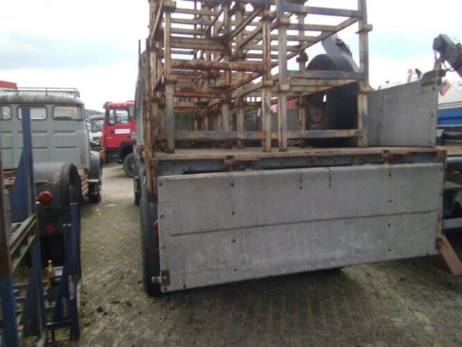 V5 4x2 Saurer V5 4x2 - Camion benne: photos 3 V5 4x2 Saurer V5 4x2 - Camion benne: photos 3