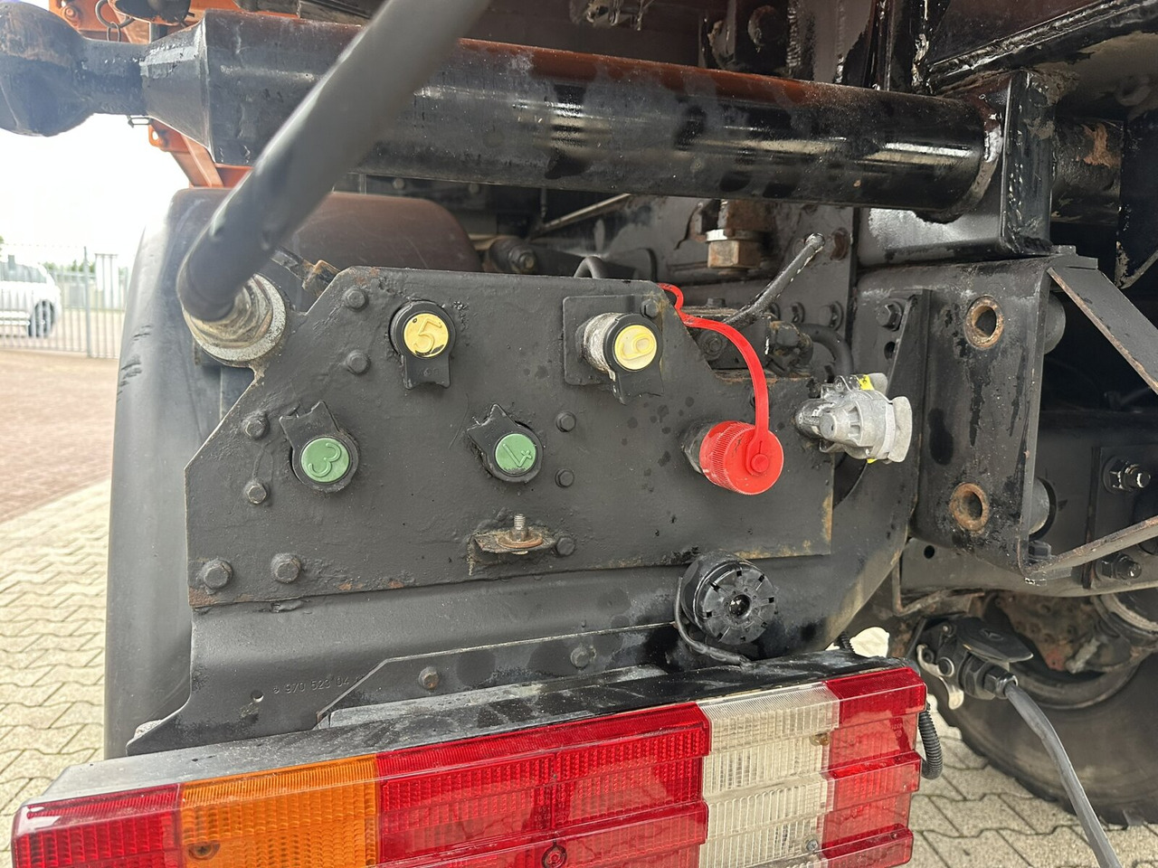 Unimog U500 4x4 U500 4x4 405/40 mit Heckkran Hiab 077-1 HiDuo, absattelbar, Funk - Véhicule utilitaire: photos 5 Unimog U500 4x4 U500 4x4 405/40 mit Heckkran Hiab 077-1 HiDuo, absattelbar, Funk - Véhicule utilitaire: photos 5