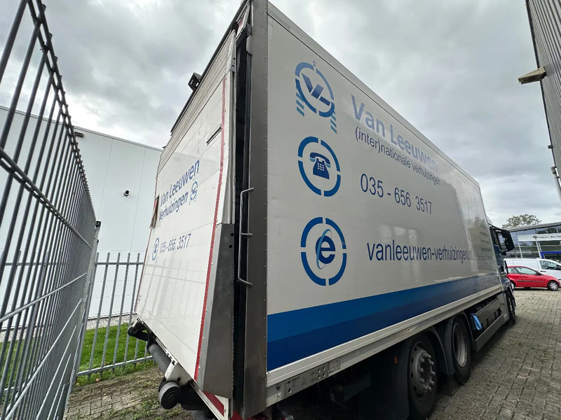 MAN TGX TGX 26 460 + 6X2 + LIFT + DAMAGED ENGINE - Camion fourgon: photos 2 MAN TGX TGX 26 460 + 6X2 + LIFT + DAMAGED ENGINE - Camion fourgon: photos 2