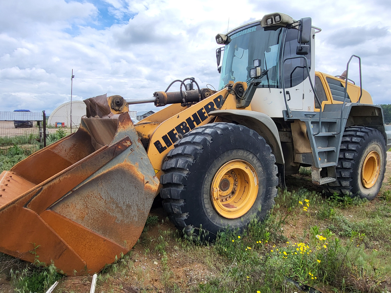 LIEBHERR L566 - Chargeuse sur pneus: photos 1 LIEBHERR L566 - Chargeuse sur pneus: photos 1