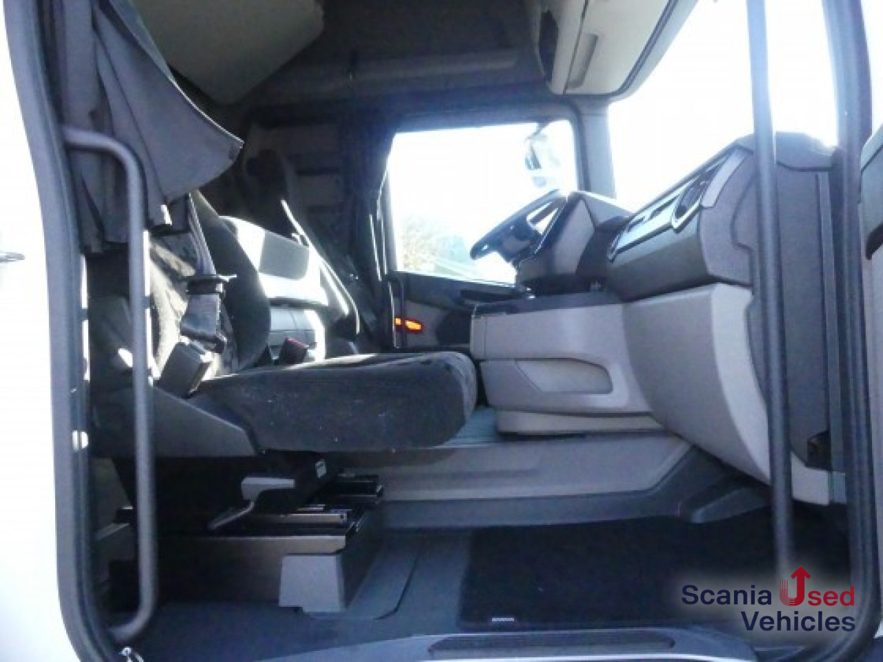 SCANIA R 460 A4x2NA Kipphydraulik New Dashboard - Tracteur routier: photos 3 SCANIA R 460 A4x2NA Kipphydraulik New Dashboard - Tracteur routier: photos 3