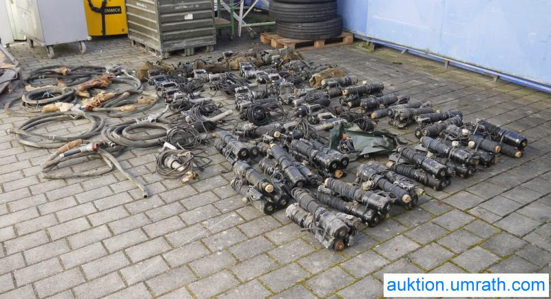 NVA / Russische Armee Fasspumpen MBI-3A 12 bis 24 Volt 90 Stück Rarität für / - Sammler - Outil/ Équipement: photos 1 NVA / Russische Armee Fasspumpen MBI-3A 12 bis 24 Volt 90 Stück Rarität für / - Sammler - Outil/ Équipement: photos 1