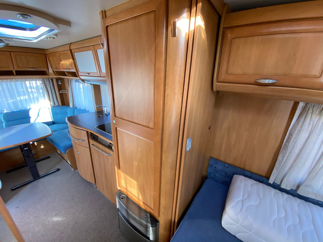 Caravane HYMER / ERIBA / HYMERCAR Nova 530 Swing mit Längsbetten und Moser, top Zu: photos 12