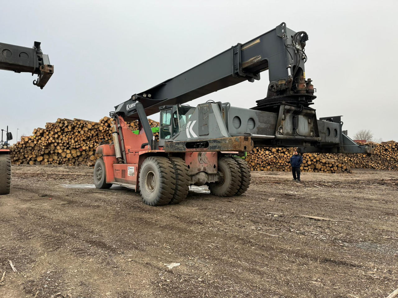 KALMAR DRF420-60S5 BJ: 2007 BStd: 32773h - Chariot porte-conteneur: photos 1 KALMAR DRF420-60S5 BJ: 2007 BStd: 32773h - Chariot porte-conteneur: photos 1