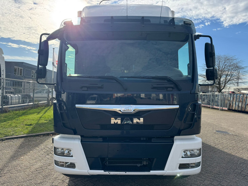 MAN TGM 12.220 / Carrier / Euro 6 / Tail Lift / TUV: 9-2026 / Belgium Truck - Camion frigorifique: photos 5 MAN TGM 12.220 / Carrier / Euro 6 / Tail Lift / TUV: 9-2026 / Belgium Truck - Camion frigorifique: photos 5