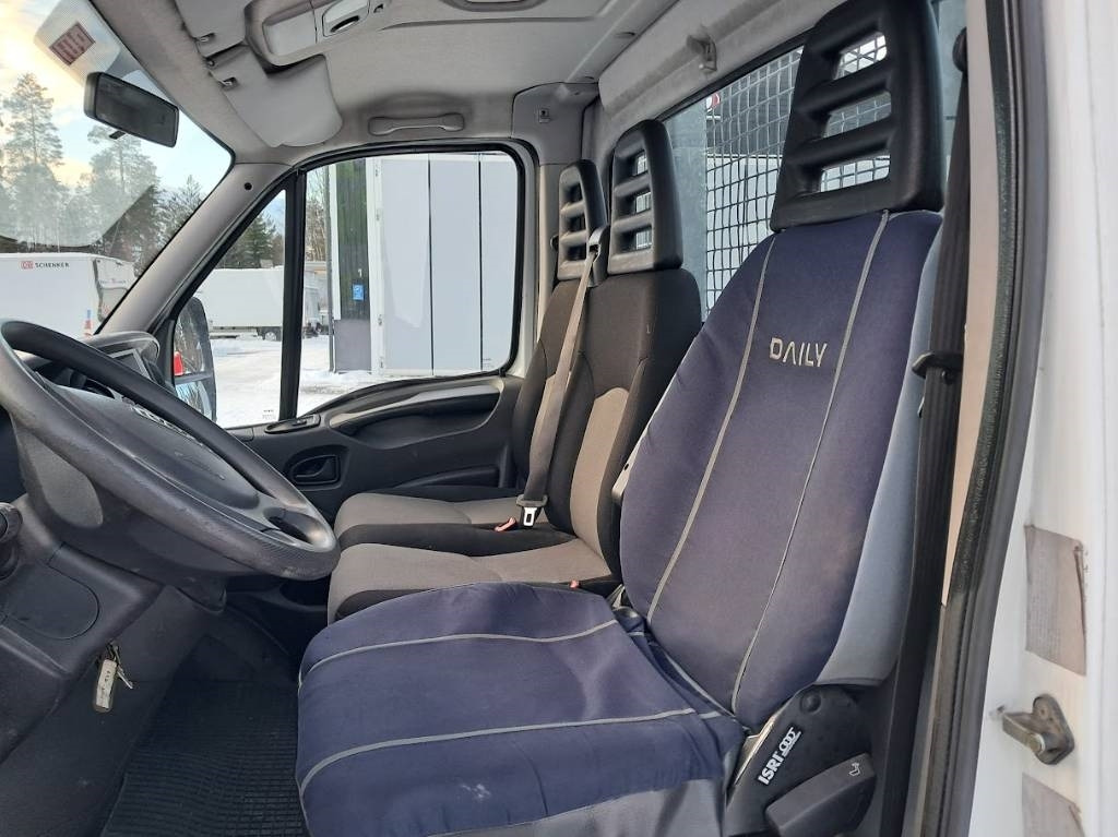 Iveco Daily 40 C18 automat - Utilitaire plateau: photos 3 Iveco Daily 40 C18 automat - Utilitaire plateau: photos 3