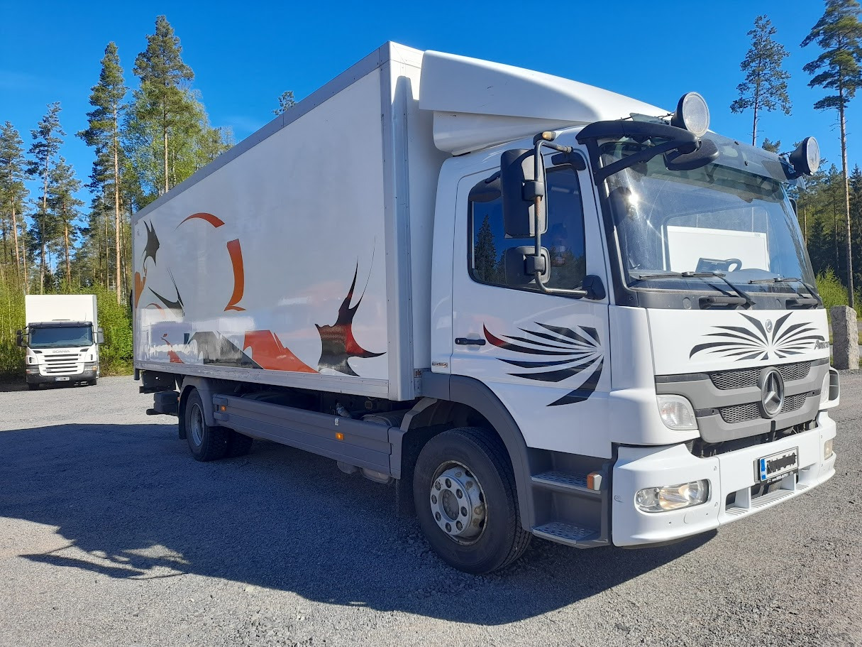 Mercedes-Benz Atego - Camion fourgon: photos 2 Mercedes-Benz Atego - Camion fourgon: photos 2