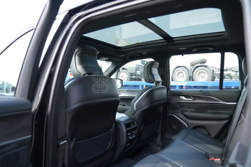 SUV Jeep Grand Cherokee  4x4: photos 10