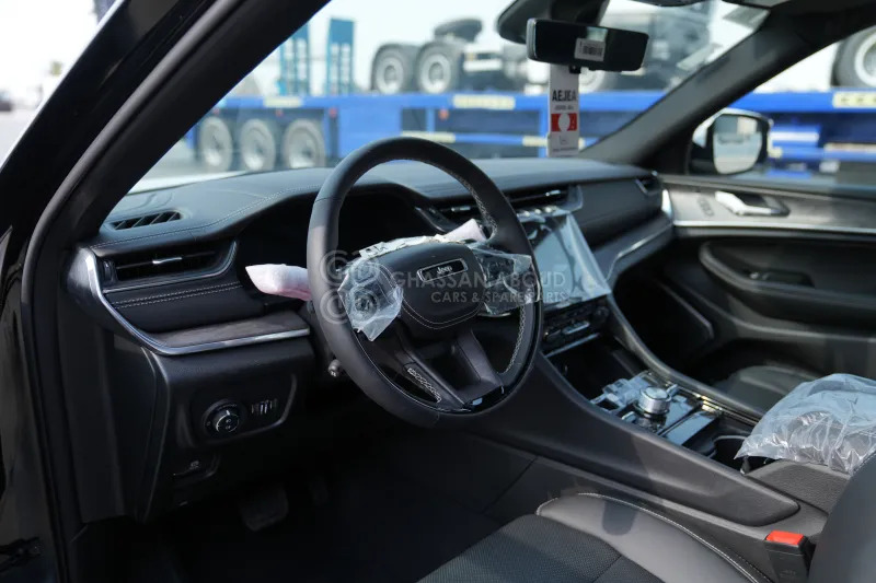 SUV Jeep Grand Cherokee  4x4: photos 7