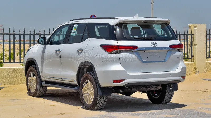 Toyota Fortuner  4x4 - SUV: photos 4 Toyota Fortuner  4x4 - SUV: photos 4