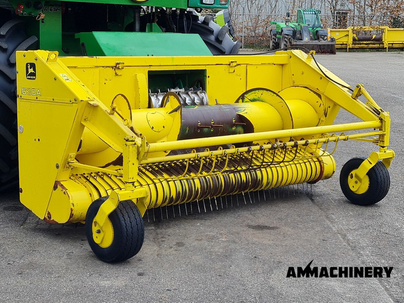 John Deere 630A pick-up - Accessoire aux ensileuses: photos 2 John Deere 630A pick-up - Accessoire aux ensileuses: photos 2