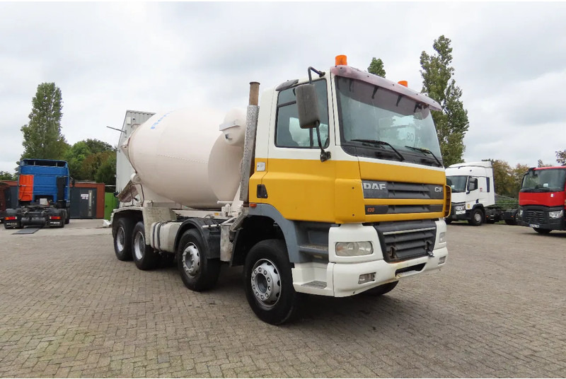 DAF CF 430 8x4, full spring ! Great condition - Camion malaxeur: photos 2 DAF CF 430 8x4, full spring ! Great condition - Camion malaxeur: photos 2