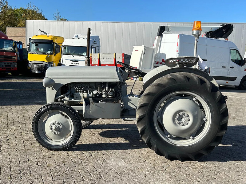 Diversen FERGUSON tractor - Tracteur agricole: photos 1 Diversen FERGUSON tractor - Tracteur agricole: photos 1