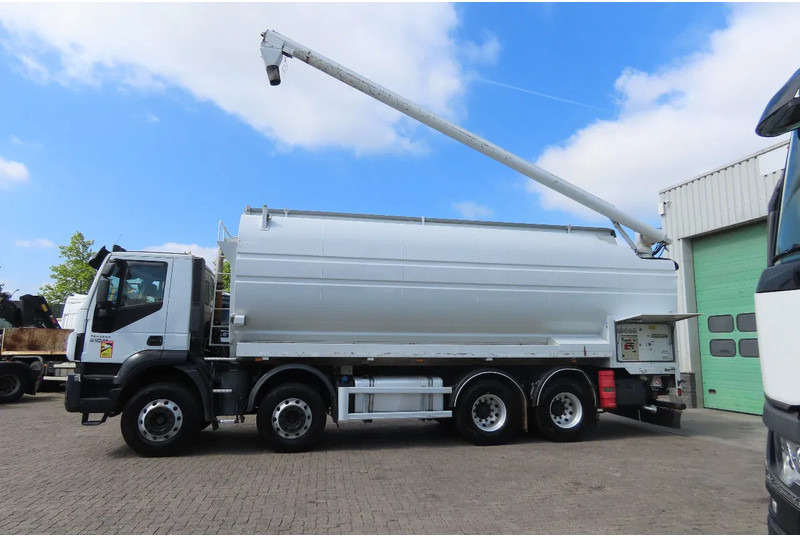 Camion citerne Iveco Eurotrakker 410 8x4. Light damages, 100% all working. 100% drivable: photos 9