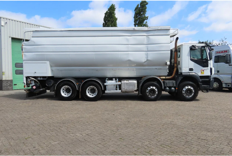 Camion citerne Iveco Eurotrakker 410 8x4. Light damages, 100% all working. 100% drivable: photos 5