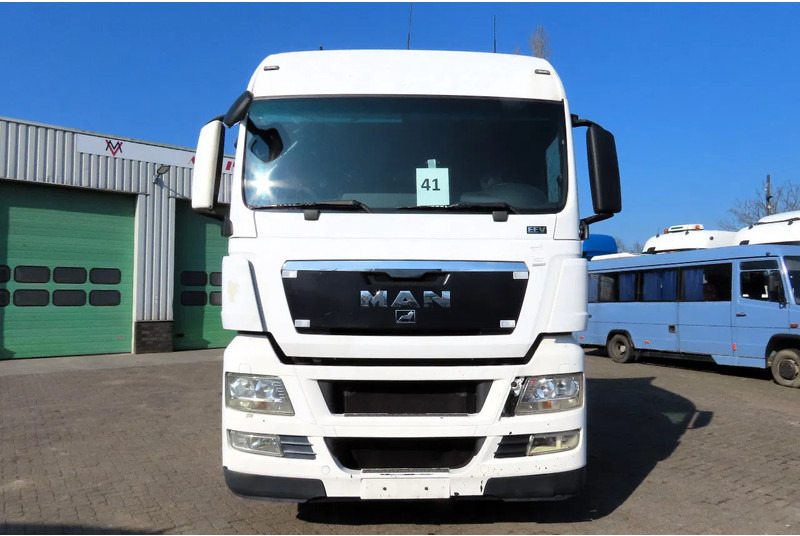 MAN TGX 14.440 RETARDER, FRIGO, 2 beds - Tracteur routier: photos 3 MAN TGX 14.440 RETARDER, FRIGO, 2 beds - Tracteur routier: photos 3