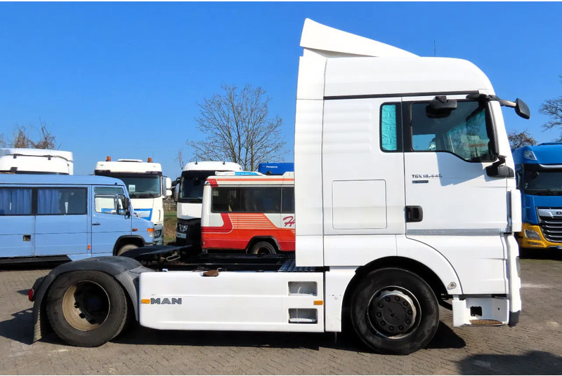 MAN TGX 14.440 RETARDER, FRIGO, 2 beds - Tracteur routier: photos 4 MAN TGX 14.440 RETARDER, FRIGO, 2 beds - Tracteur routier: photos 4