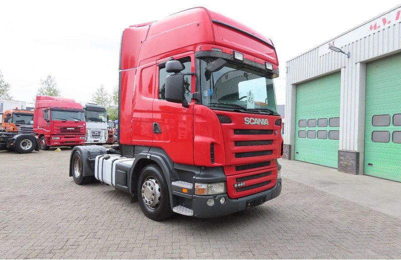 Scania R440 2 tanks Frigo, 95% tires, 927381km, good chassis - Tracteur routier: photos 1 Scania R440 2 tanks Frigo, 95% tires, 927381km, good chassis - Tracteur routier: photos 1