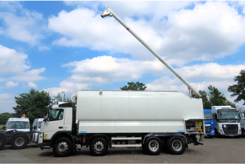 Volvo FMX 450 8x4 AUGER, radio control, 7 COMP. Full Volvo Service! . EXCELLENT condition - Camion citerne: photos 2 Volvo FMX 450 8x4 AUGER, radio control, 7 COMP. Full Volvo Service! . EXCELLENT condition - Camion citerne: photos 2