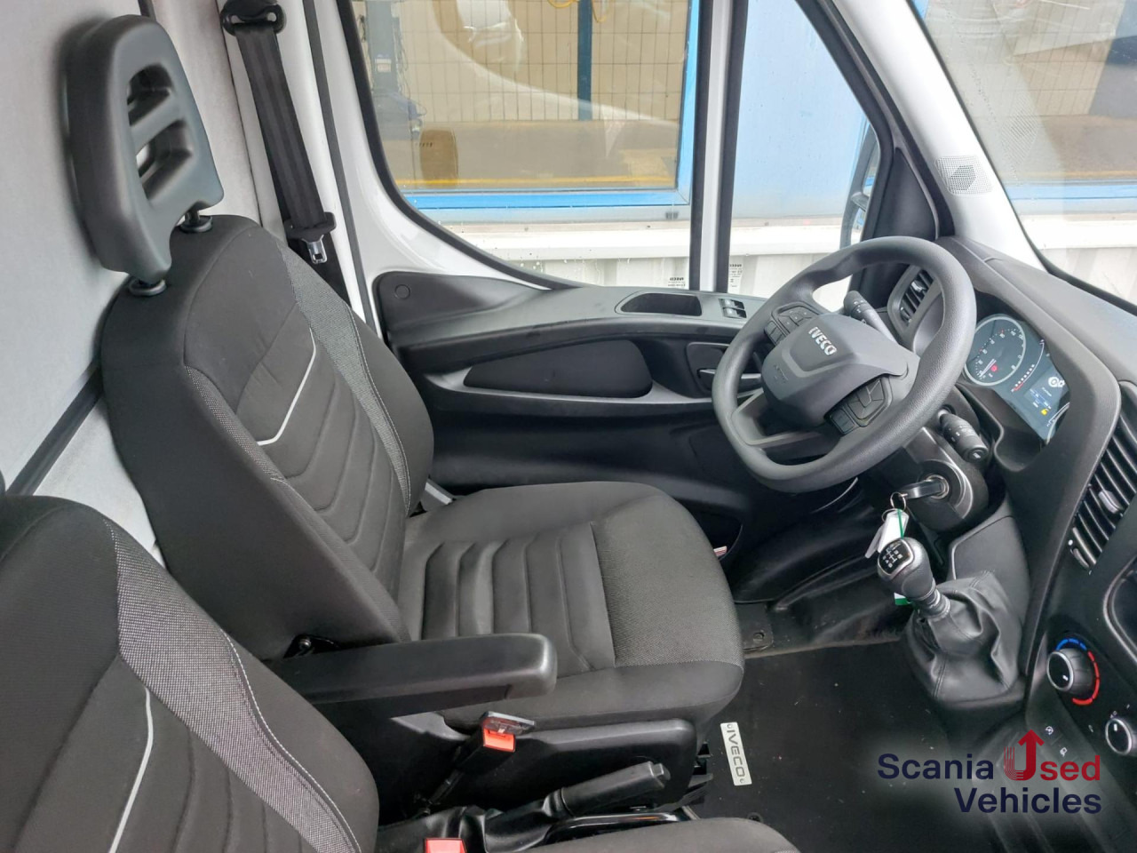 IVECO 35 C 16 Koffer Ladebordwand - Fourgon grand volume: photos 2 IVECO 35 C 16 Koffer Ladebordwand - Fourgon grand volume: photos 2