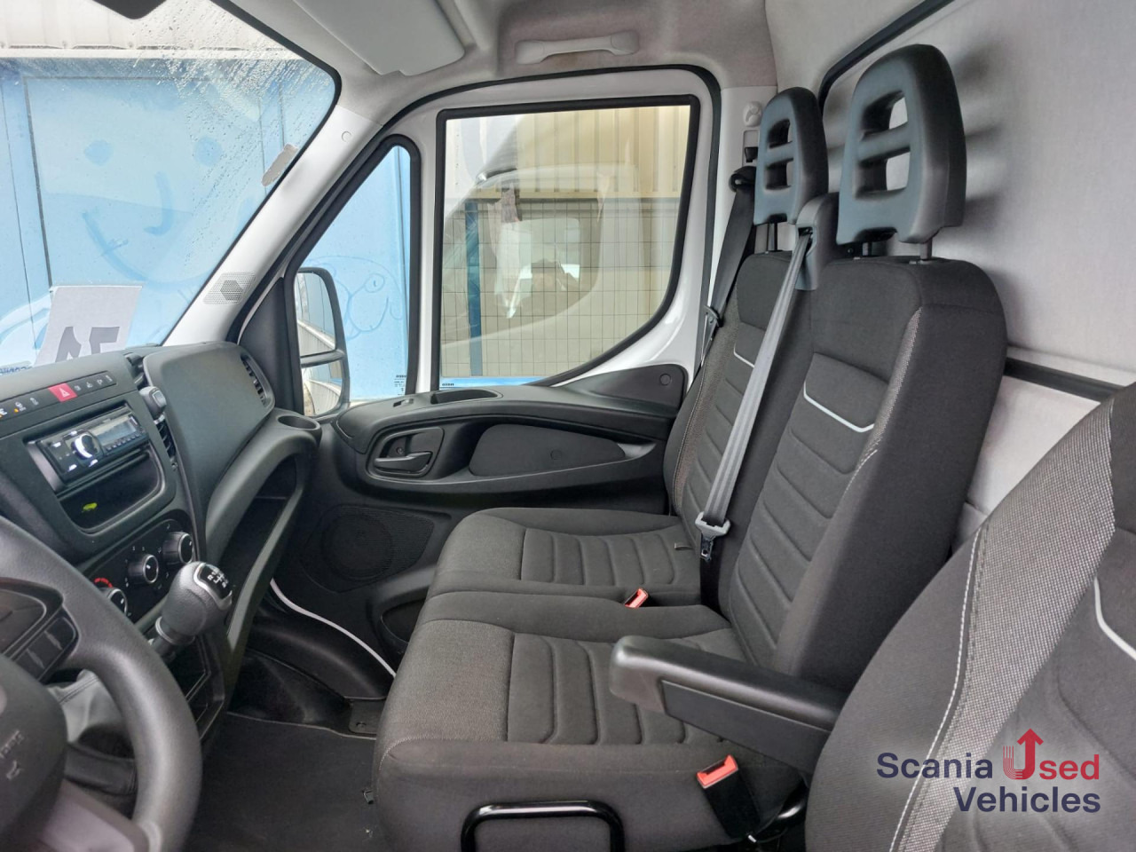 IVECO 35 C 16 Koffer Ladebordwand - Fourgon grand volume: photos 3 IVECO 35 C 16 Koffer Ladebordwand - Fourgon grand volume: photos 3