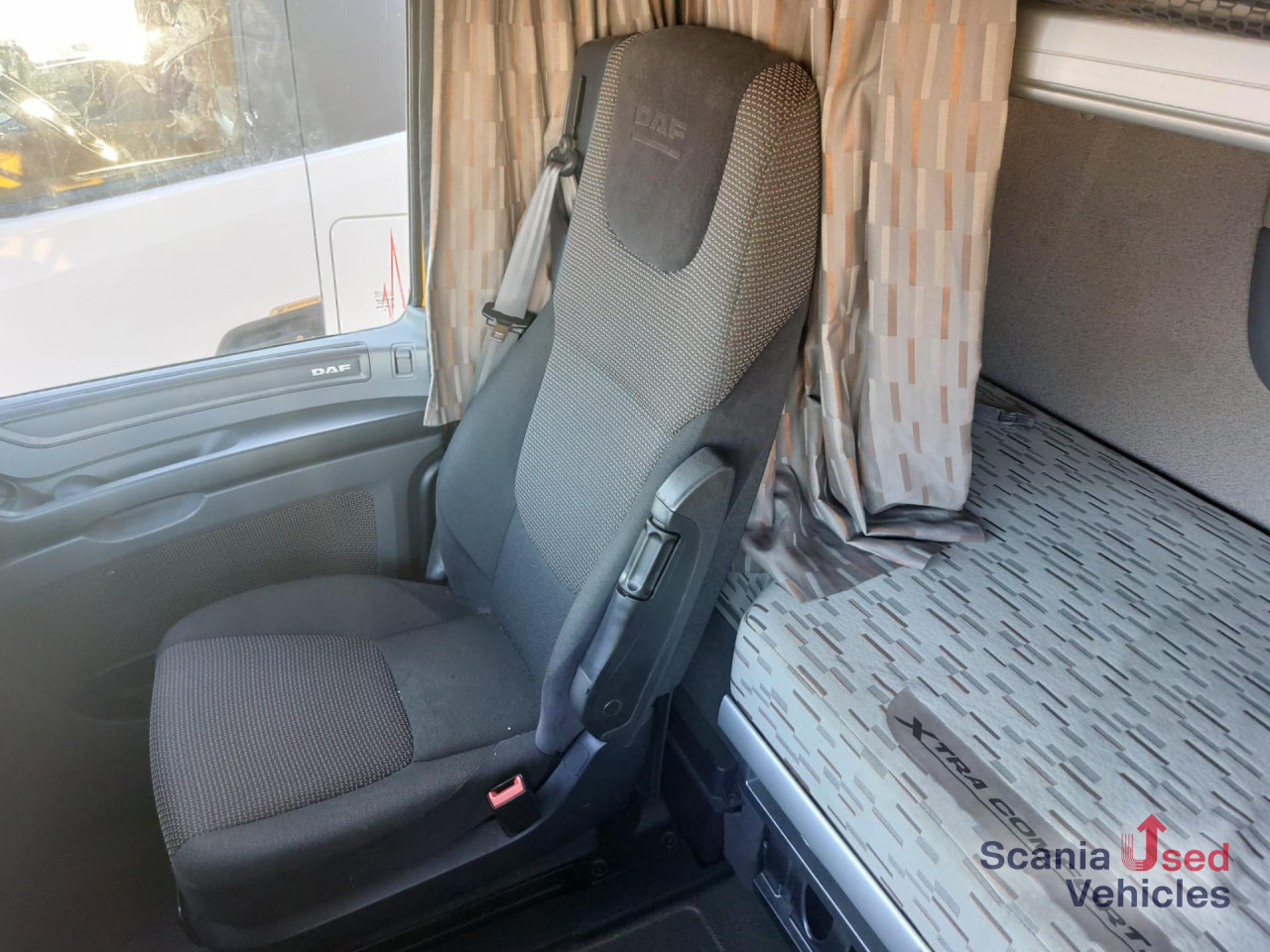 DAF XF 460 FT Space Cab Low deck - Tracteur routier: photos 5 DAF XF 460 FT Space Cab Low deck - Tracteur routier: photos 5