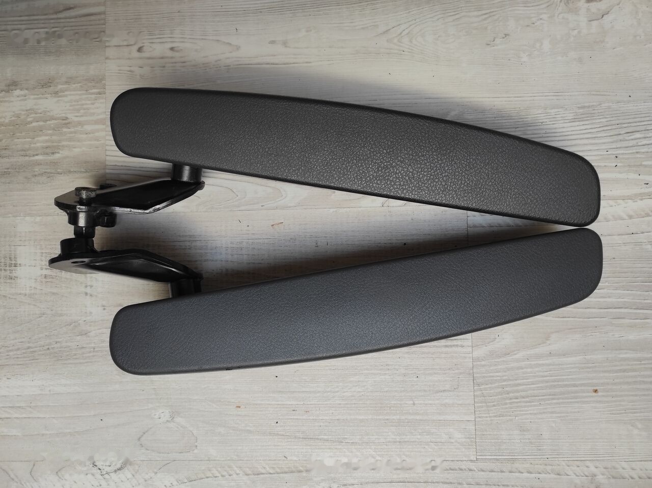 LEFT + RIGHT ARMRESTS Scania truck - Siège pour Camion: photos 1 LEFT + RIGHT ARMRESTS Scania truck - Siège pour Camion: photos 1