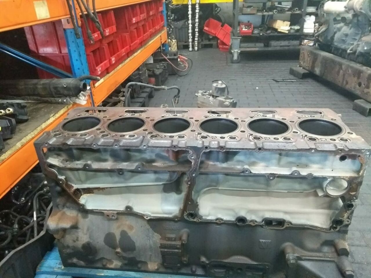 Scania ENGINE BLOCK Scania - Bloc-cylindres pour Camion: photos 2 Scania ENGINE BLOCK Scania - Bloc-cylindres pour Camion: photos 2