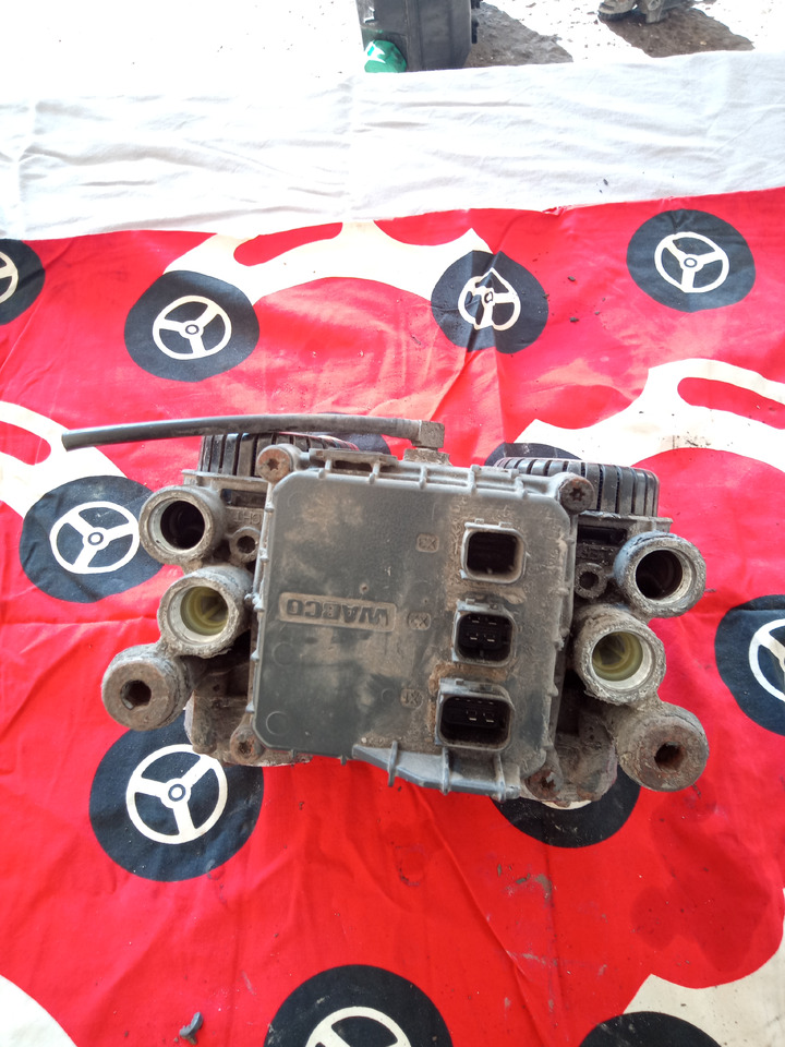 DAF XF106 - Valve de frein: photos 3 DAF XF106 - Valve de frein: photos 3