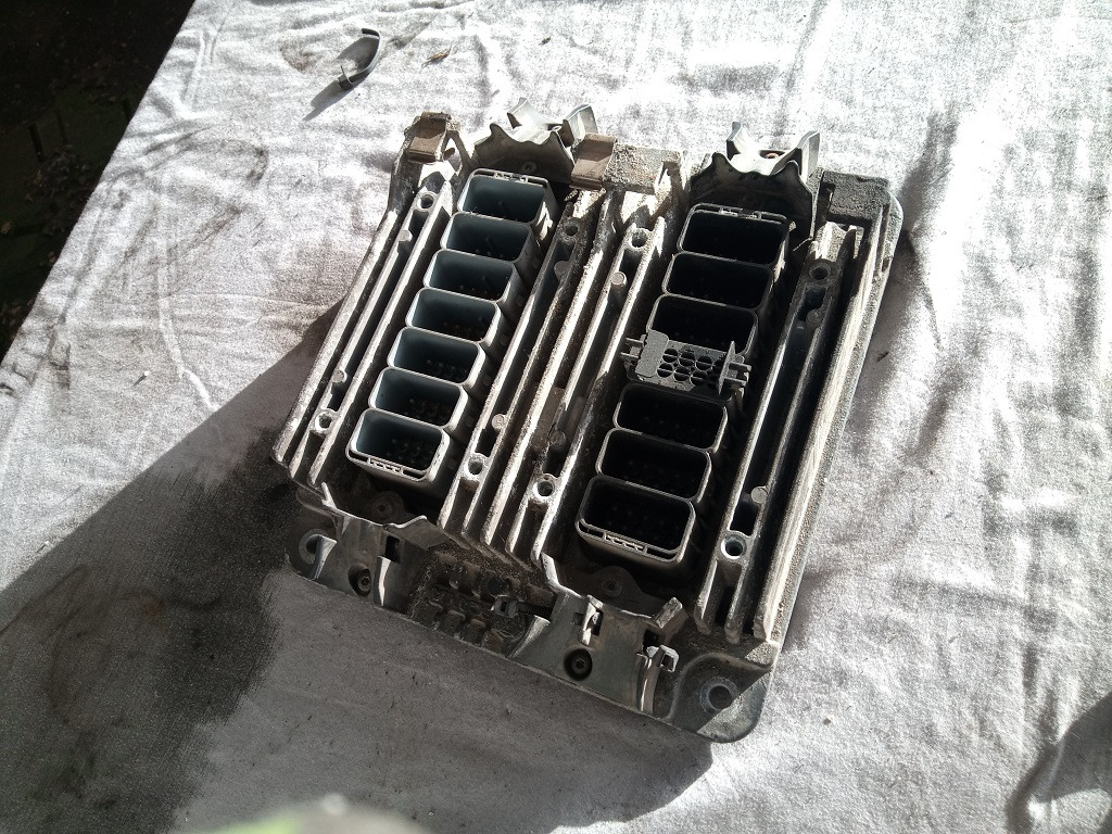 EDC Scania G320 DC932 2023102 2023102 - Bloc de gestion pour Camion: photos 2 EDC Scania G320 DC932 2023102 2023102 - Bloc de gestion pour Camion: photos 2