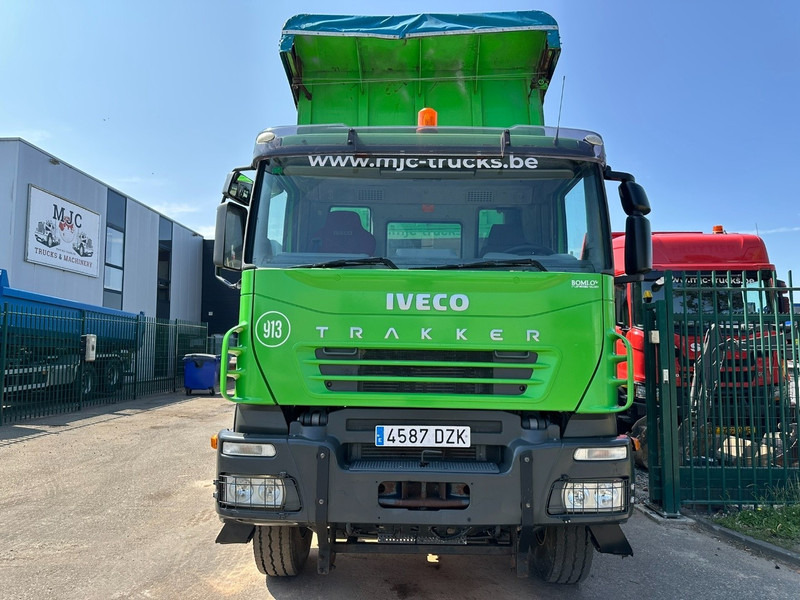 Iveco TRAKKER 310 6x4 STEEL TIPPER / KIPPER 35m³ - MANUAL ZF - BIG AXLES / HUB REDUCTION - STEEL SPRING / BLATT / LAMES - Camion benne: photos 2 Iveco TRAKKER 310 6x4 STEEL TIPPER / KIPPER 35m³ - MANUAL ZF - BIG AXLES / HUB REDUCTION - STEEL SPRING / BLATT / LAMES - Camion benne: photos 2
