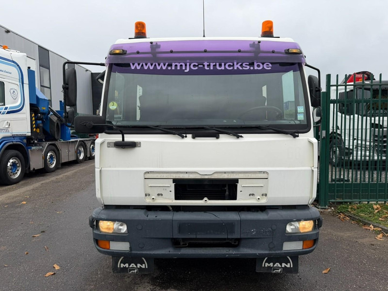 MAN LE 8.180 CLOSED BOX / KOFFER - DOKA - MANUAL GEARBOX - *248.000km* - STEEL SPRING / BLATT / LAMES - BE TRUCK - Camion fourgon: photos 2 MAN LE 8.180 CLOSED BOX / KOFFER - DOKA - MANUAL GEARBOX - *248.000km* - STEEL SPRING / BLATT / LAMES - BE TRUCK - Camion fourgon: photos 2