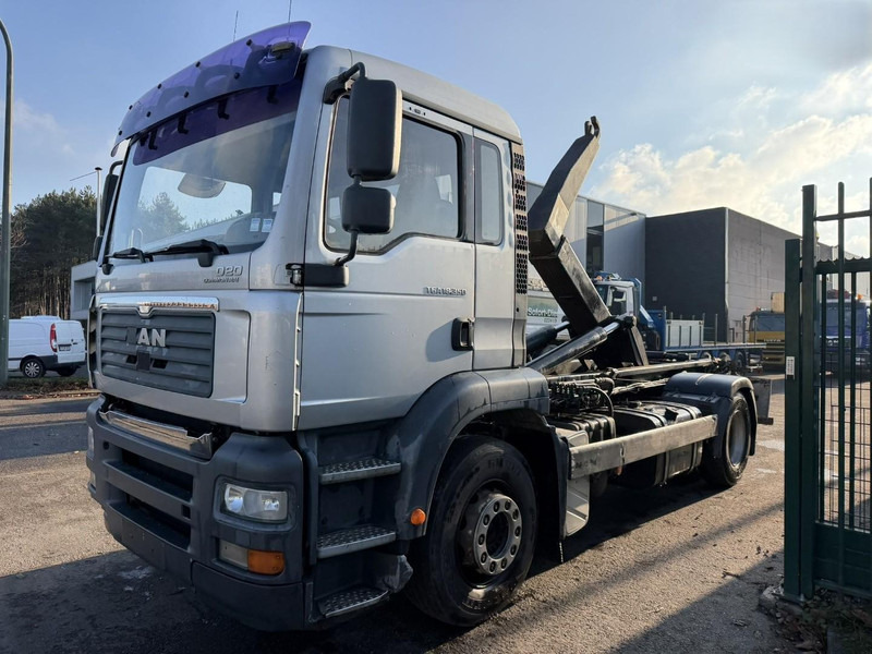 MAN TGA 18.350 4x2 19T HOOKLIFT / ABROLLKIPPER / GANCHO / AMPLIROL - EURO 3 - AS TRONIC AUTOMATIC - Camion ampliroll: photos 3 MAN TGA 18.350 4x2 19T HOOKLIFT / ABROLLKIPPER / GANCHO / AMPLIROL - EURO 3 - AS TRONIC AUTOMATIC - Camion ampliroll: photos 3