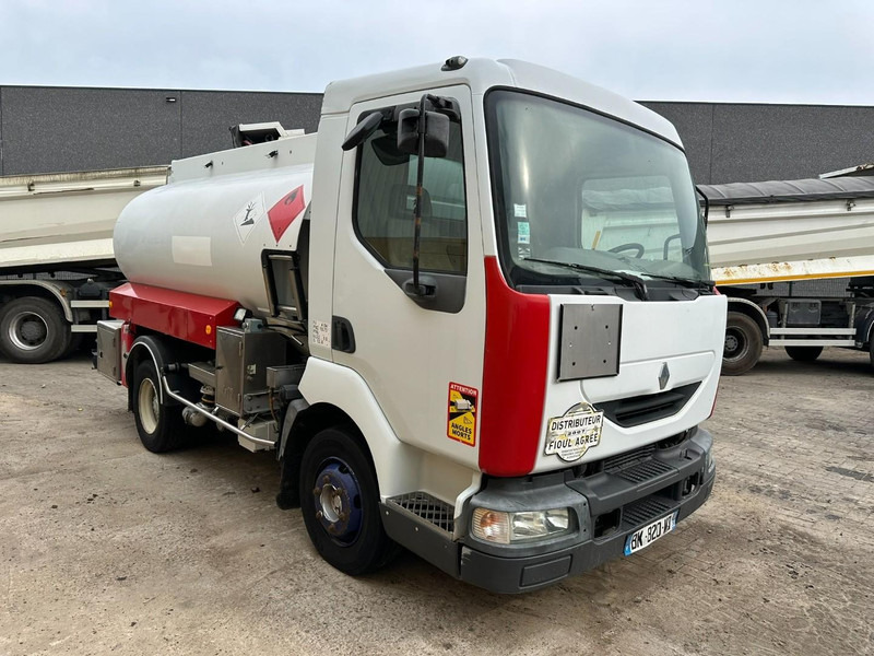 Renault MIDLUM 150 FUEL TANKER / CITERNE MAZOUT - 6500L - 3 COMPARTIMENTS - *ENGINE PROBLEM* - Camion citerne: photos 2 Renault MIDLUM 150 FUEL TANKER / CITERNE MAZOUT - 6500L - 3 COMPARTIMENTS - *ENGINE PROBLEM* - Camion citerne: photos 2