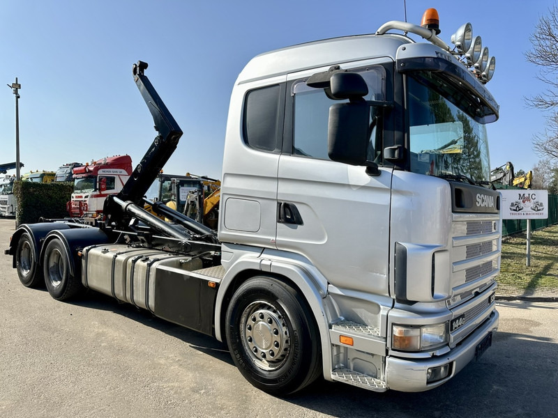 Scania 144G-530 V8 6x4 HOOKLIFT 20T MEILLER -VOL LUCHT - OPTI-CRUISE - CR19 SLAAPCABINE - Camion ampliroll: photos 1 Scania 144G-530 V8 6x4 HOOKLIFT 20T MEILLER -VOL LUCHT - OPTI-CRUISE - CR19 SLAAPCABINE - Camion ampliroll: photos 1