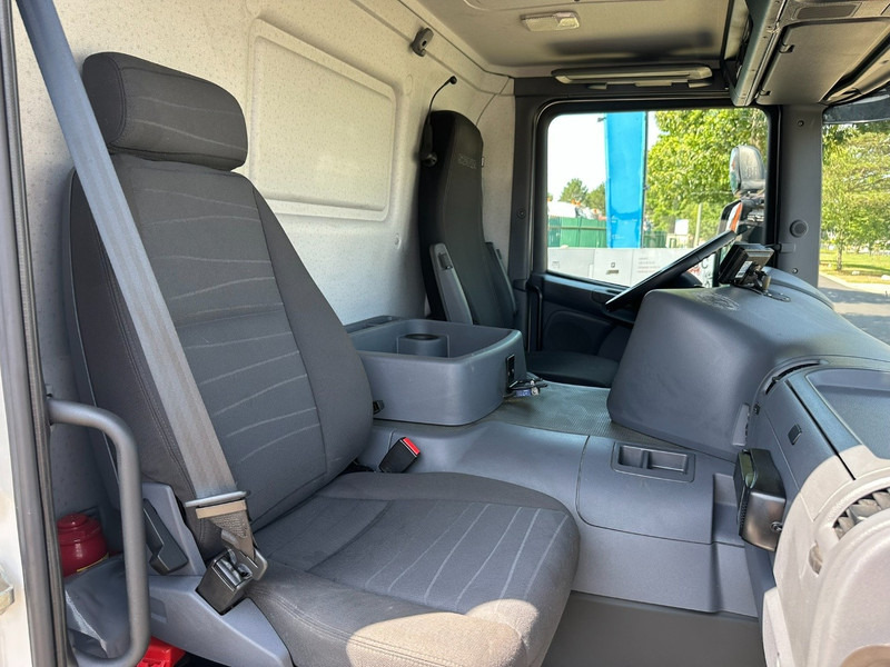 Camion à rideaux coulissants, Camion grue Scania P410 8x4 TRIDEM PRITSCHE PLANE + KRAN HIAB 244 EP-4 HIDUO - RETARDER - LIFT + STEERING AXLE - *327.000km* - RADIO: photos 15