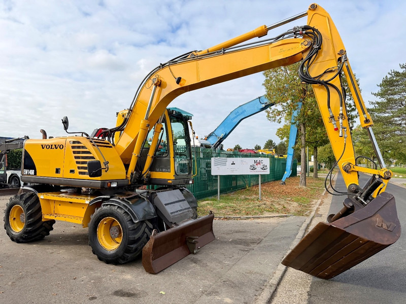 Volvo EW 140 B *FULL HYDR* - BLADE - 10.485h - TILT BUCKET - CE - NL MACHINE - GOOD CONDITION - Pelle sur pneus: photos 1 Volvo EW 140 B *FULL HYDR* - BLADE - 10.485h - TILT BUCKET - CE - NL MACHINE - GOOD CONDITION - Pelle sur pneus: photos 1
