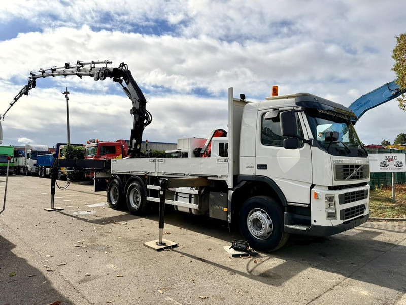 Volvo FM 300 6x4 + (25.8m!) CRANE HIAB 245 E-5 + JIB 65 X-3 + 2 ME - *228.000km* - MANUAL - A/C - EURO 3 - BELGIAN TRUCK - Camion grue: photos 1 Volvo FM 300 6x4 + (25.8m!) CRANE HIAB 245 E-5 + JIB 65 X-3 + 2 ME - *228.000km* - MANUAL - A/C - EURO 3 - BELGIAN TRUCK - Camion grue: photos 1