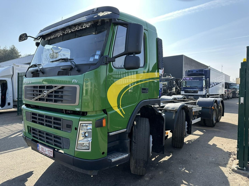 Volvo FM 340 8x2 CHASSIS (7m35) - LIFT+STEERING AXLE - MANUAL GEARBOX - EURO 3 - TÜV 05/2025 - BE TRUCK - Châssis cabine: photos 4 Volvo FM 340 8x2 CHASSIS (7m35) - LIFT+STEERING AXLE - MANUAL GEARBOX - EURO 3 - TÜV 05/2025 - BE TRUCK - Châssis cabine: photos 4