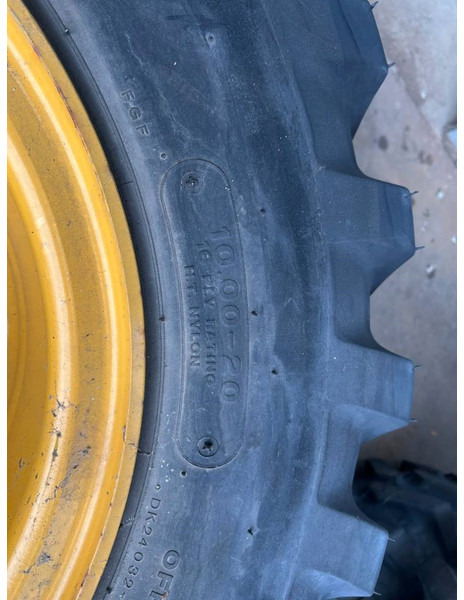 Bridgestone 1000 x 20 Set / 10.00 x 20: 4x2 Tyres - Pneus et jantes pour Engins de chantier: photos 4 Bridgestone 1000 x 20 Set / 10.00 x 20: 4x2 Tyres - Pneus et jantes pour Engins de chantier: photos 4