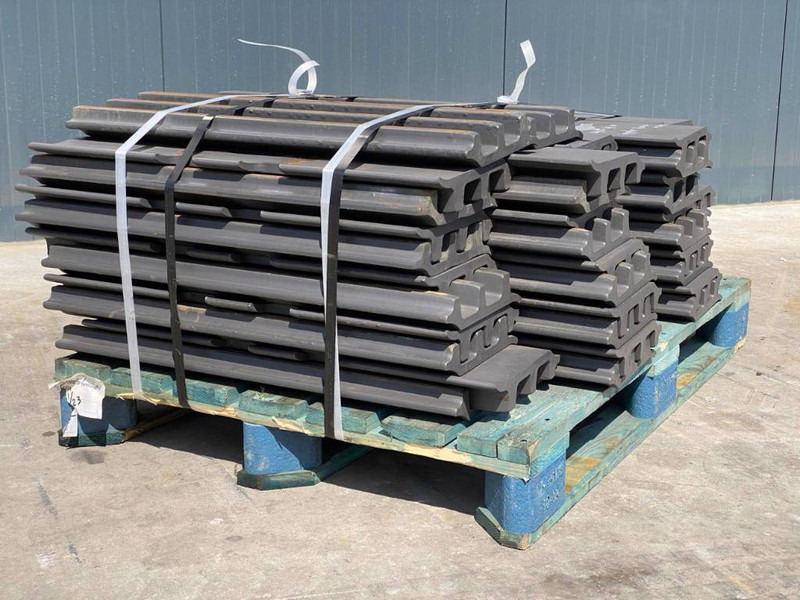 Case CX330 / CX350 Shoes/Pads - Frame/ Châssis pour Engins de chantier: photos 4 Case CX330 / CX350 Shoes/Pads - Frame/ Châssis pour Engins de chantier: photos 4