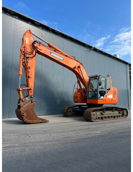 Pelle sur chenille Doosan DX235LCR: photos 1